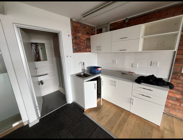92M² OFFICE TO LET IN GREEN POINT
